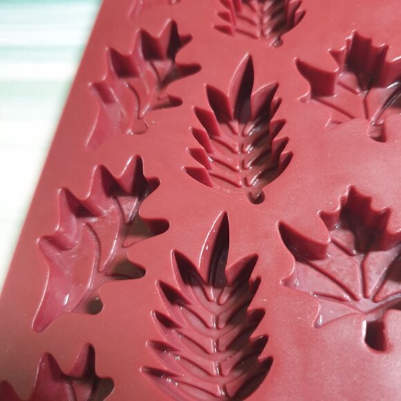 Maple Leaf & Pinecone Silicone Mold For Baking & Crafts - Picture 4 of 5